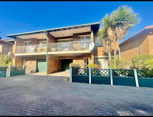 3 BEDROOM TOWNHOUSE FOR SALE IN WITFIELD